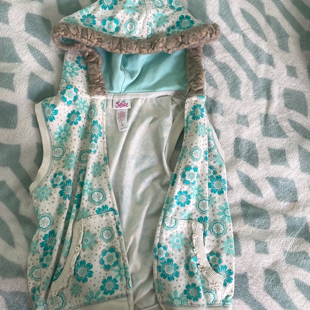 Sleeveless Justice Jacket - Girls 10